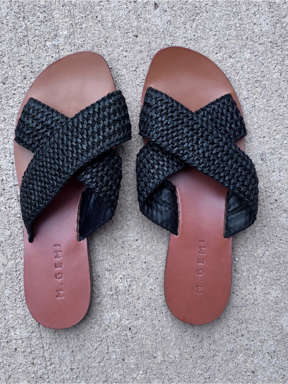 M. GEMI The Gabriella Flat Black Sandals Crisscross Slides Women’s Size 38 / 7.5